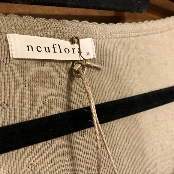 Neuflora Covington top in sage - Picture 6 of 9